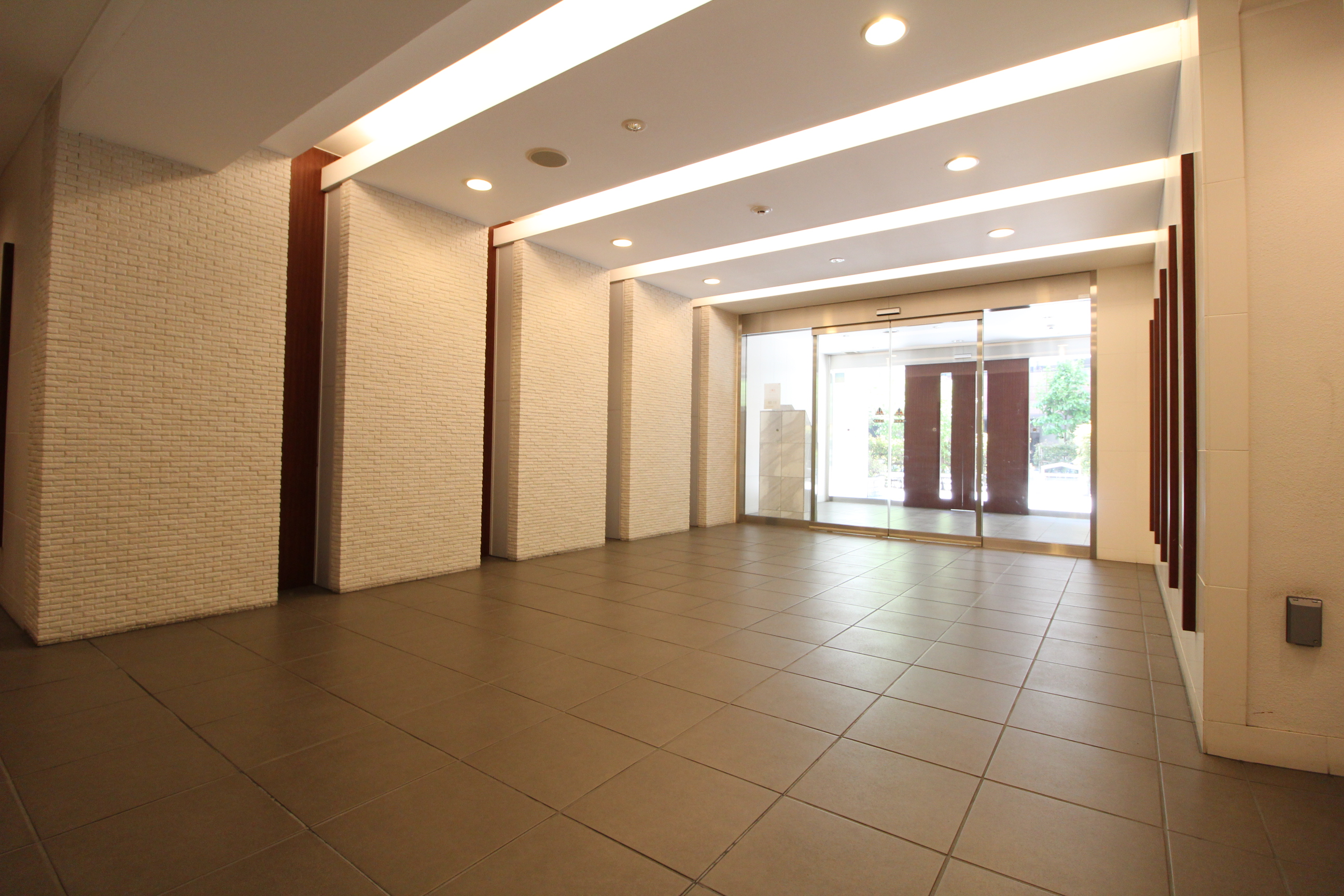 レースレジデンス東京_エントランス